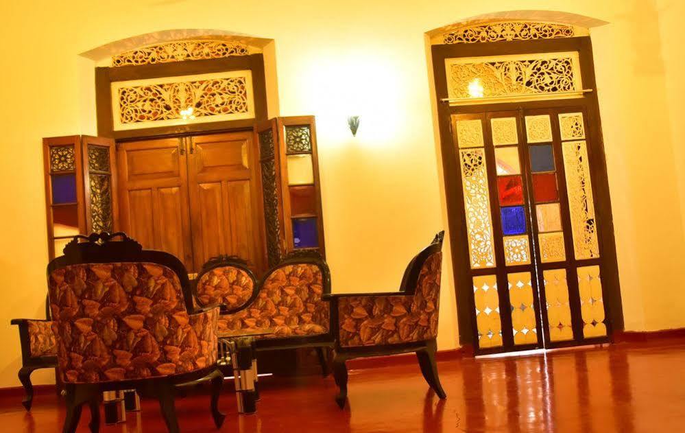 Walawwa Dutch House Hotel Джа-Ела Екстериор снимка