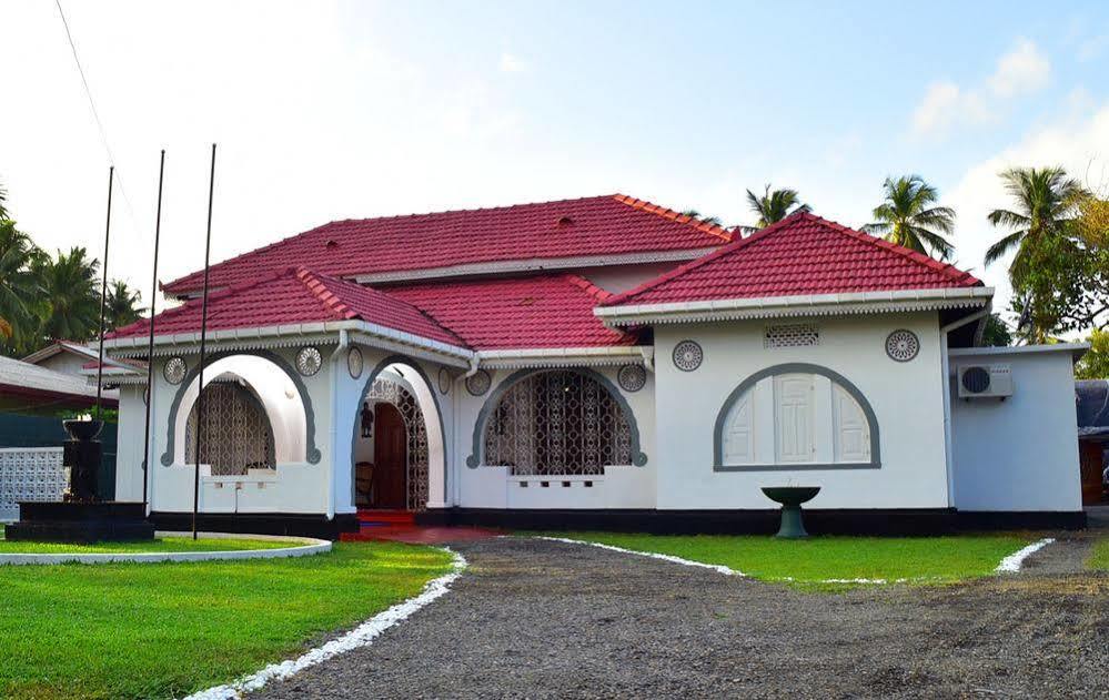 Walawwa Dutch House Hotel Джа-Ела Екстериор снимка