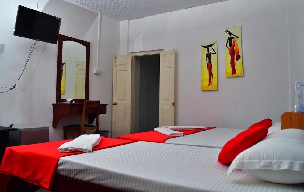 Walawwa Dutch House Hotel Джа-Ела Екстериор снимка