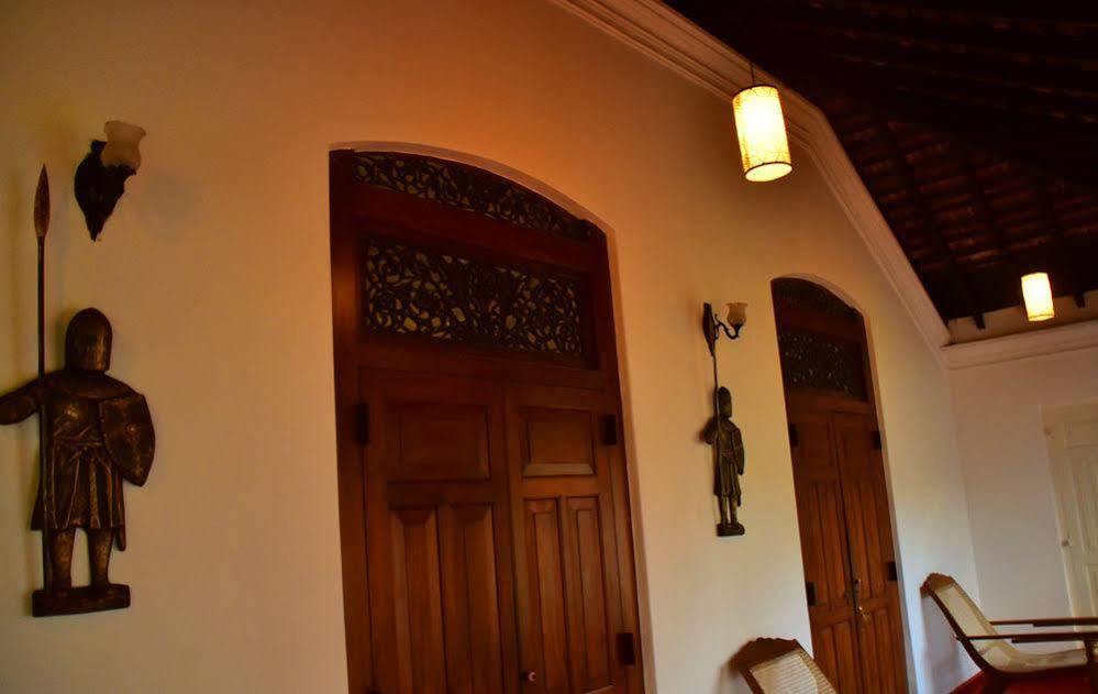 Walawwa Dutch House Hotel Джа-Ела Екстериор снимка